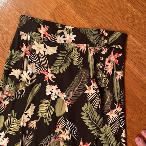 Floral Button Wrap Skirt 4 items for $20❤️ - Picture 2 of 2